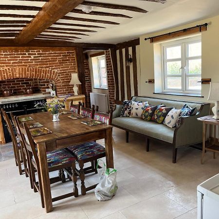 A Newly Renovated, Cosy Escape In The Beautiful Shepherd'S Cottage Dereham Exteriör bild